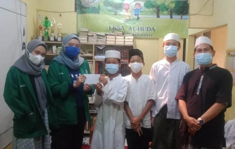 Mahasiswa Uhamka Berbagi Bantuan ke Panti