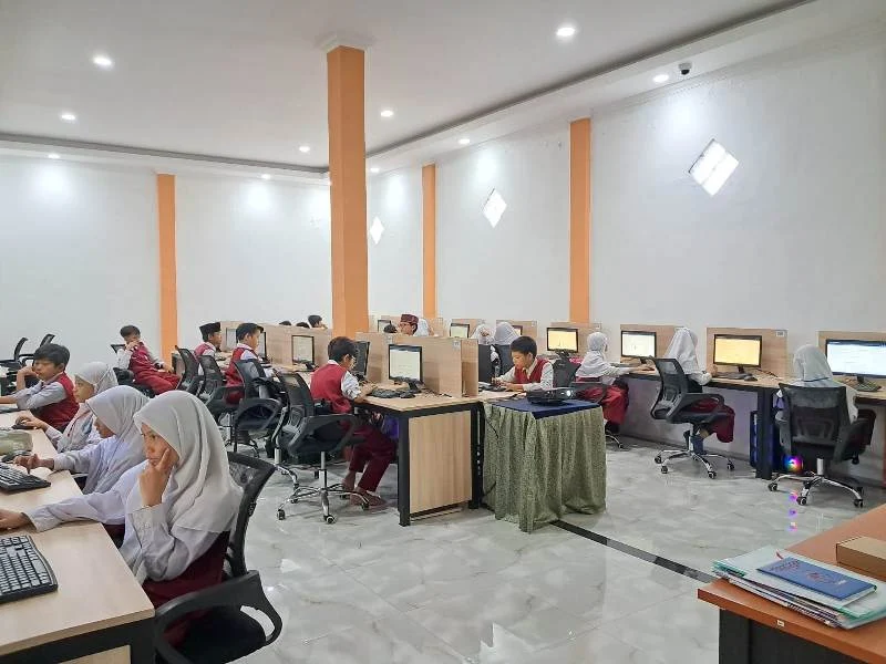 Ujian Sumatif Akhir Tahun SD Ikrom Dimulai, Kelas 5 Secara Digital