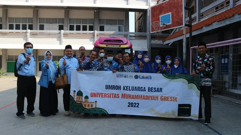 UMG Berangkatkan 20 Dosen Karyawan Umrah