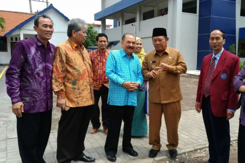 Dukung KKN Posdaya UMSIDA, Bupati Sidoarjo dan Baznas Patungan Beli Bibit