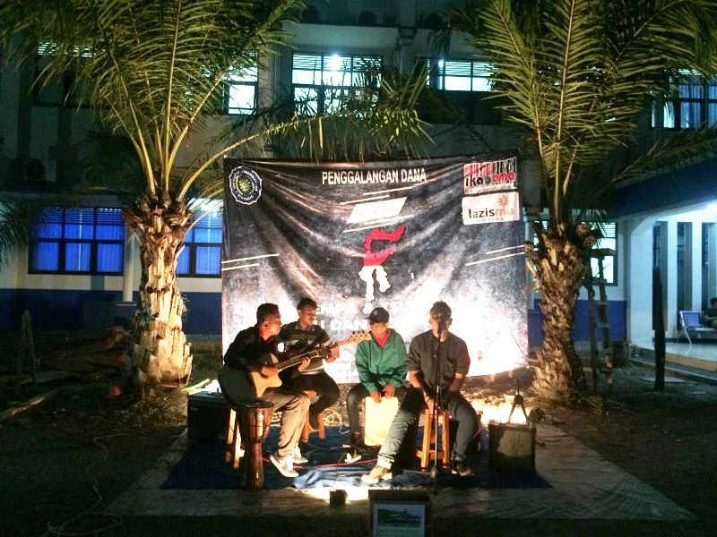 Di Sela Kuliah Malam Ada Konser Musik Peduli Gempa di Kampus Umsida