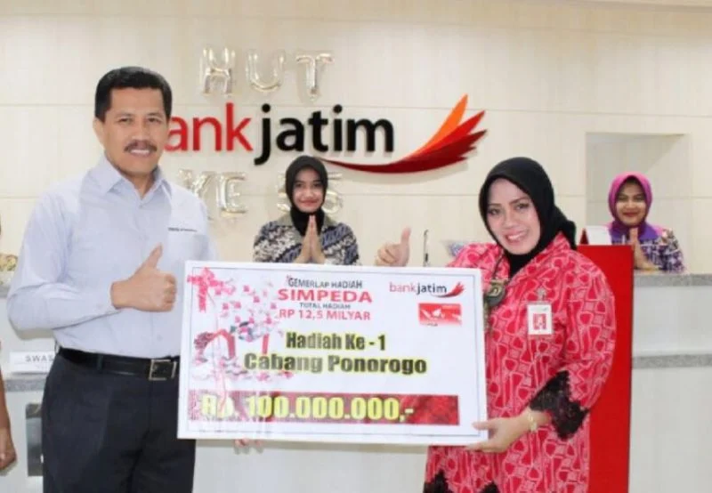 Unmuh Ponorogo Terima Hadiah Tunai Rp 100 Juta