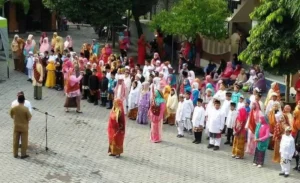 HUT Kota Gresik di SD MURI: Dari Amanat Sejarawan hingga Incip Massal Jajanan Khas Giri