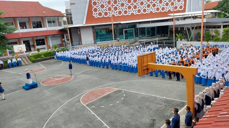 Spemdalas Mengajak Siswa Hormat dan Ramah pada Guru