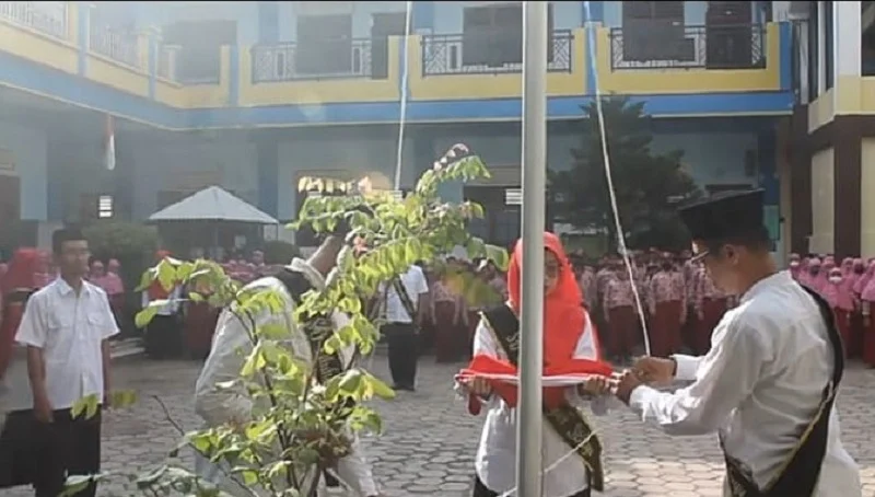 Amanat HUT Ke-77 RI di SD Muhsida, Siswa Diingatkan Hal Ini