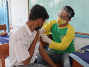Puskesmas Laren Gelar Vaksinasi di SMAM 11