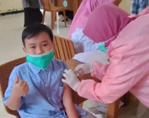 Vaksinasi Dosis Kedua di MIM 28, Begini Reaksi Siswa