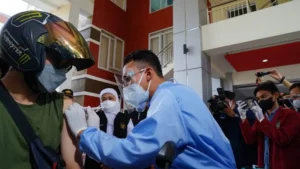Khofifah Apresiasi Vaksinasi Drive Thru UMSurabaya