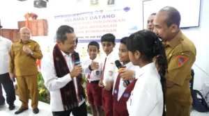 Semangat Baru di Hari Pertama Sekolah: Wamen Fajar Apresiasi MPLS Ramah di Ambon