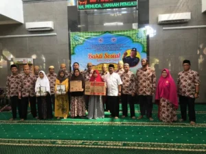 Undangan Hadir Tepat Waktu Dapat Hadiah Kejutan di Acara Ini