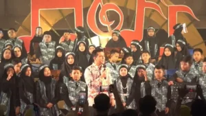Wagub Emil Nyanyi di Acara Rekor MURI Sekolah Ini