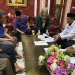 Istri Bupati Wakafkan Tanah di Kupang Panjaan