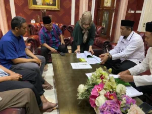 Istri Bupati Wakafkan Tanah di Kupang Panjaan
