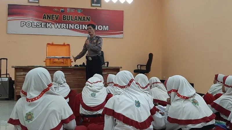 Datangi Kantor Polisi, Siswa  Bertanya Apa Anak-Anak Bisa Dihukum