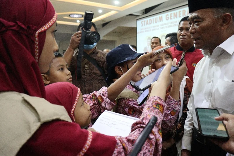 Wartawan Cilik Mudisa Wawancarai Menko Muhadjir, Malah Diwawancarai