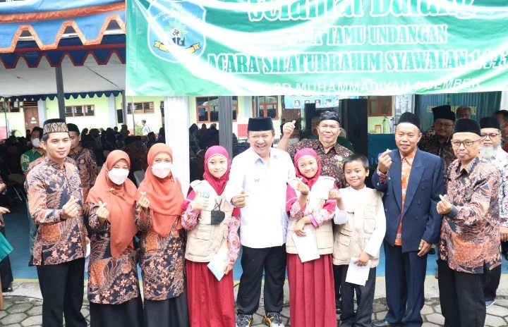 Wartawan Cilik SD Mutu Jember Wawancarai Bupati Hendy