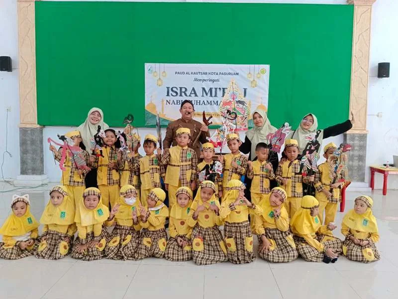 Peringati Isra Mikraj, PAUD Al-Kautsar Nanggap Wayang