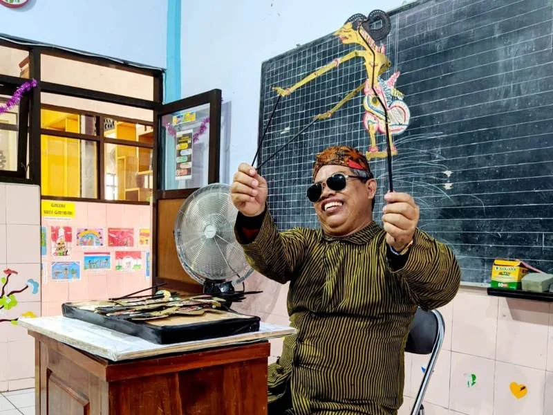 Main Wayang di Kelas, Siswa Jadi Heboh
