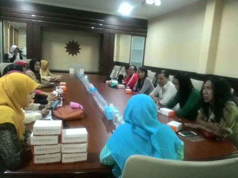 Datangi Aisyiyah, Persatuan Waria Surabaya Minta Pendampingan Ekonomi