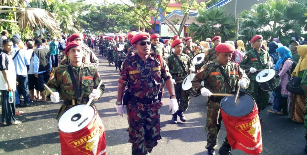 Gagal Tampil di Milad, Drum Band KOKAM Tetap Semangat Hibur Puluhan Ribu Peserta di Luar Stadion