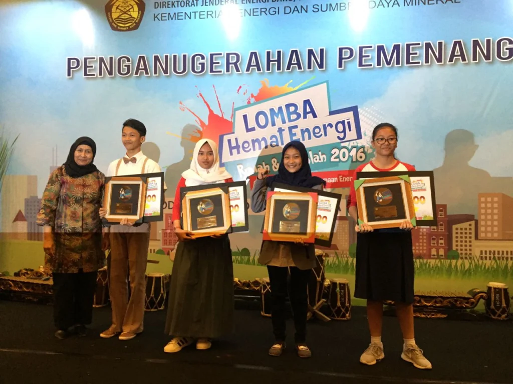 Keren! Pelajar SMAMDA Surabaya Gondol 5 Penghargaan Kementerian ESDM