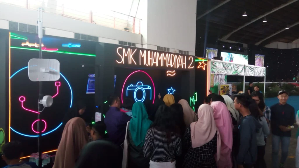 Stan SMK Muda Surabaya di Festival Ekskul, Unik!