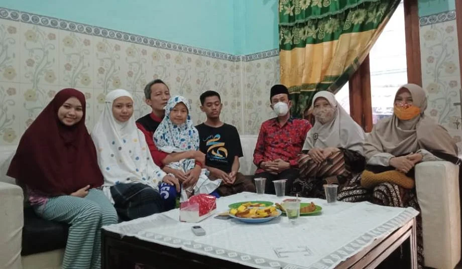 Badai dan Sejumput Kenangan Pak Nadjib