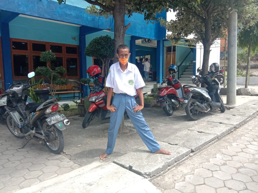 Didin Kini Rajin Belajar ke Sekolah Inklusi Smadiga