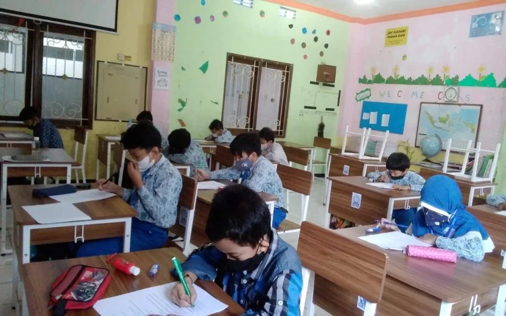 SD Aisyiyah Kamila Malang Adakan PTS Sistem Terbatas