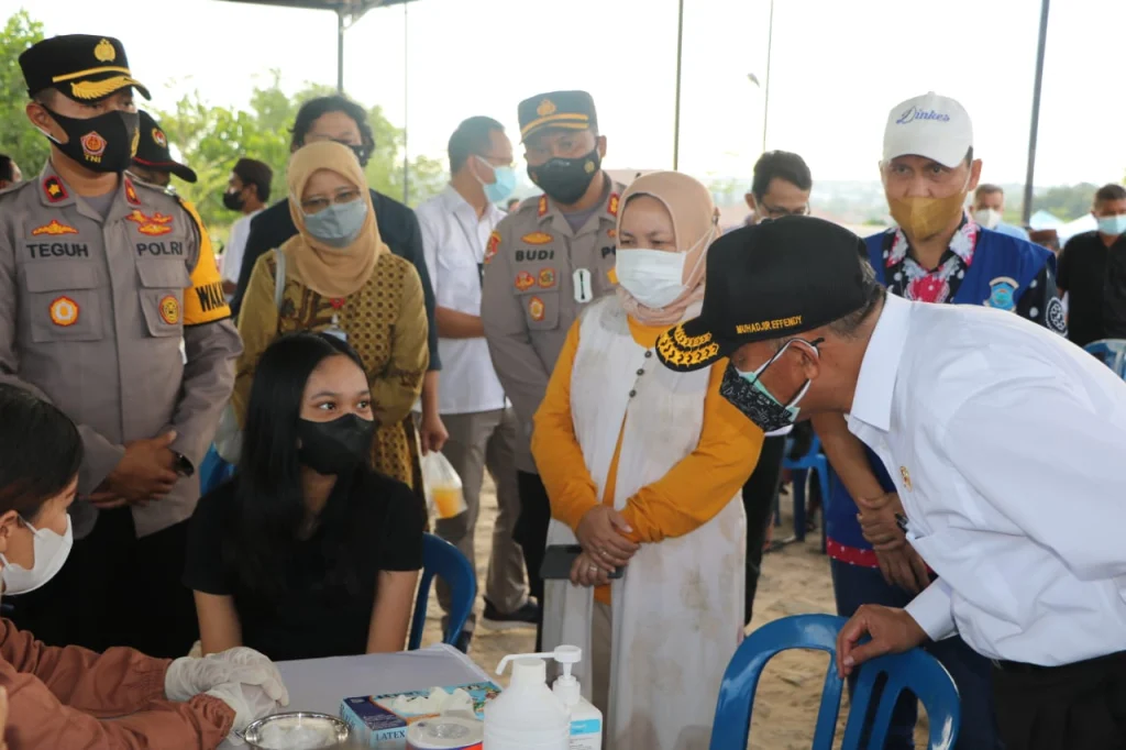 Tinjau Vaksinasi di Babel, Muhadjir Effendy Janjikan Tambahan Kuota