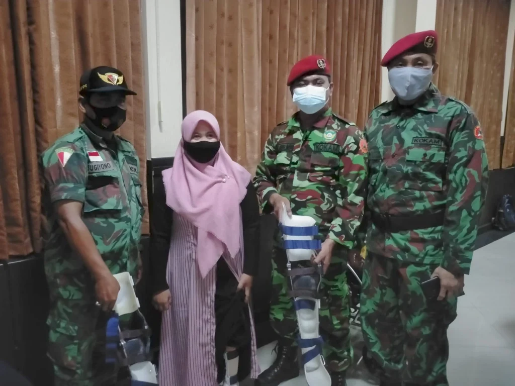 Bantuan Kaki Palsu dan Brace Kokam Jatim untuk  Penyandang Disabilitas