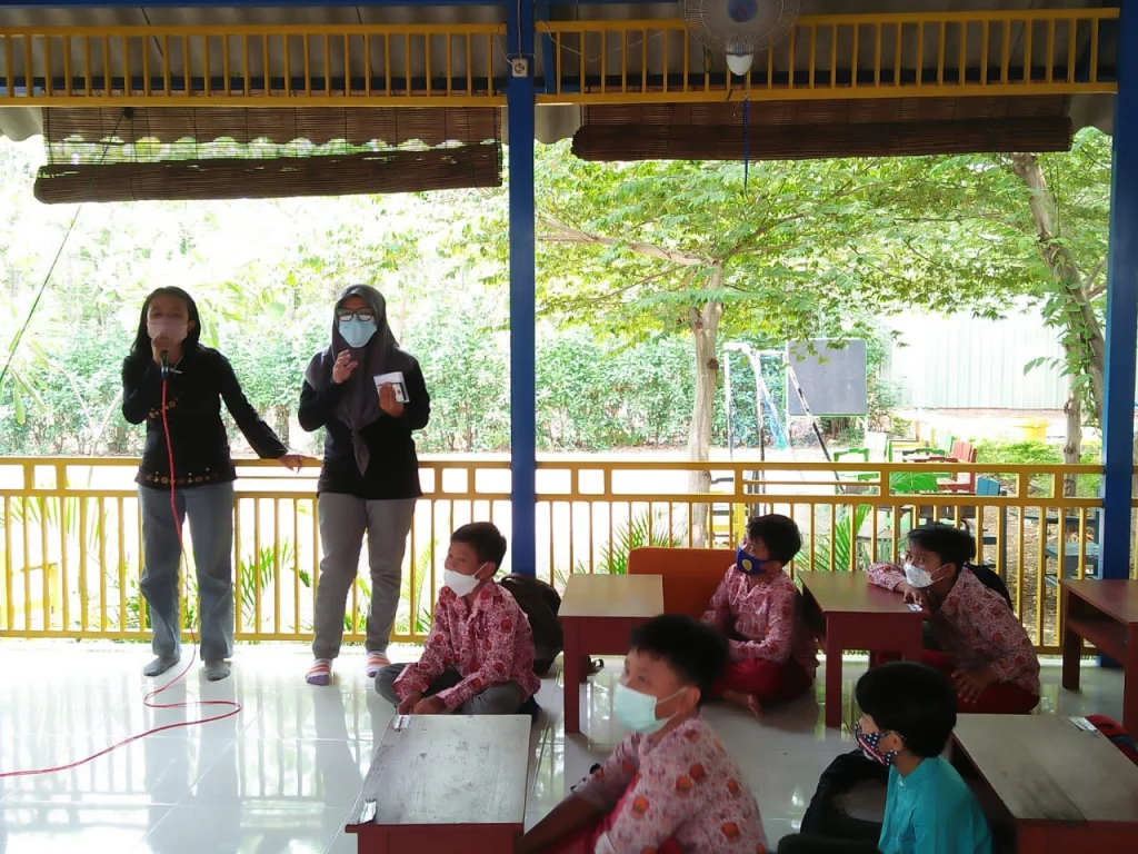 Sekolah Kreatif Menganti Hadirkan Tutor Kampung Inggris