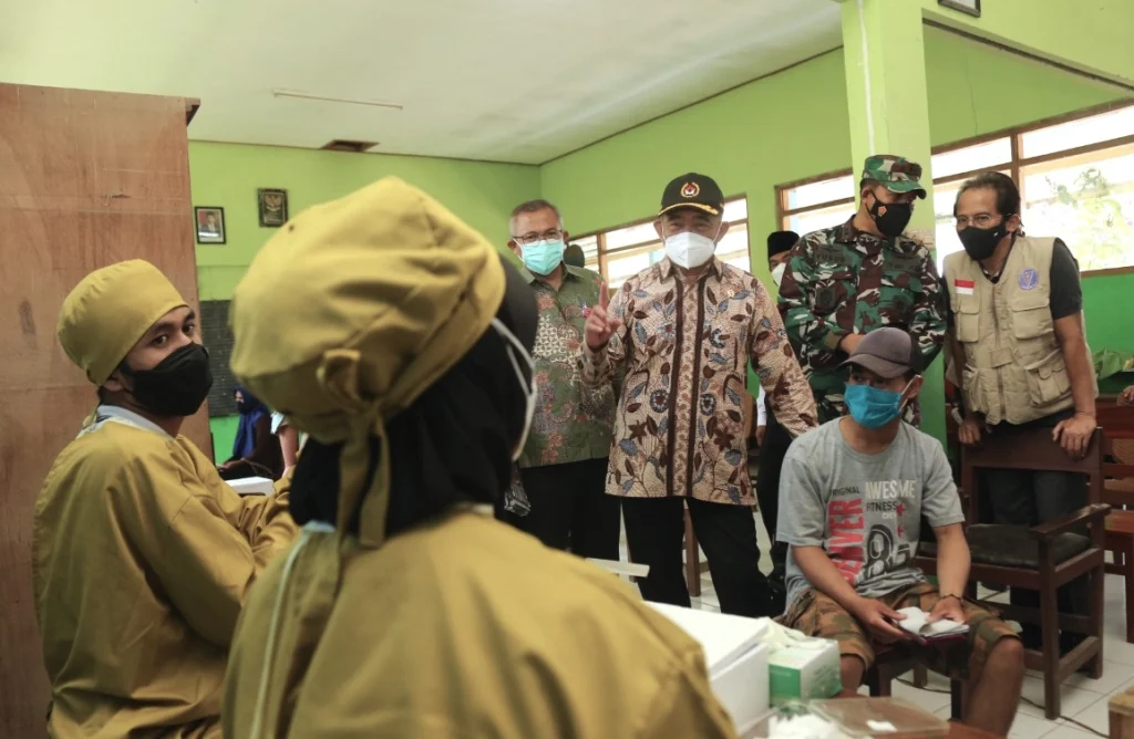 Muhadjir Effendy: Ajak Kerabat dan Tetangga Mengikuti Vaksin