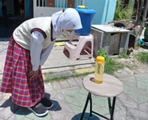 Siswa SD Almadany Praktik Mengamati Hari tanpa Bayangan