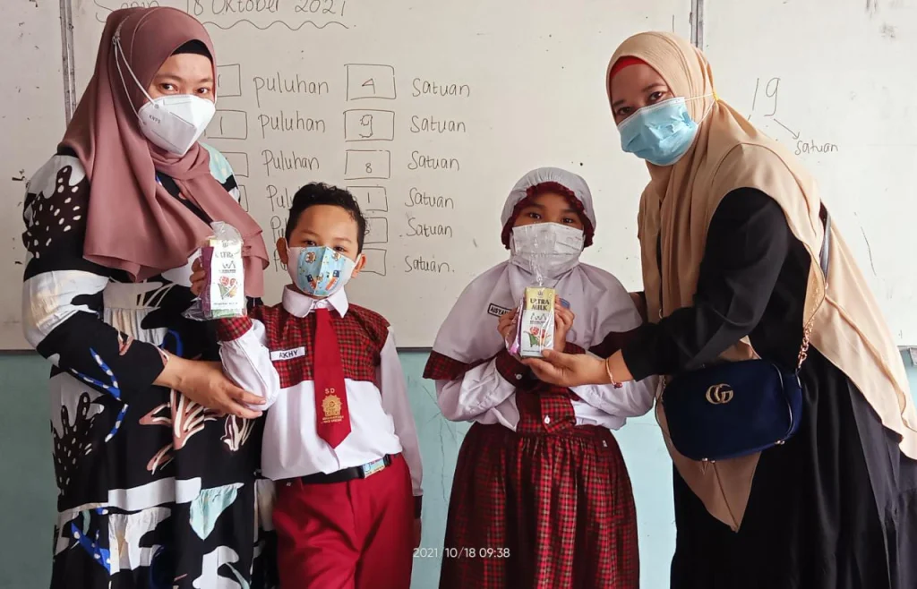Ikwam Berlian School Berbagi 1.000 Makanan dan Minuman Sehat
