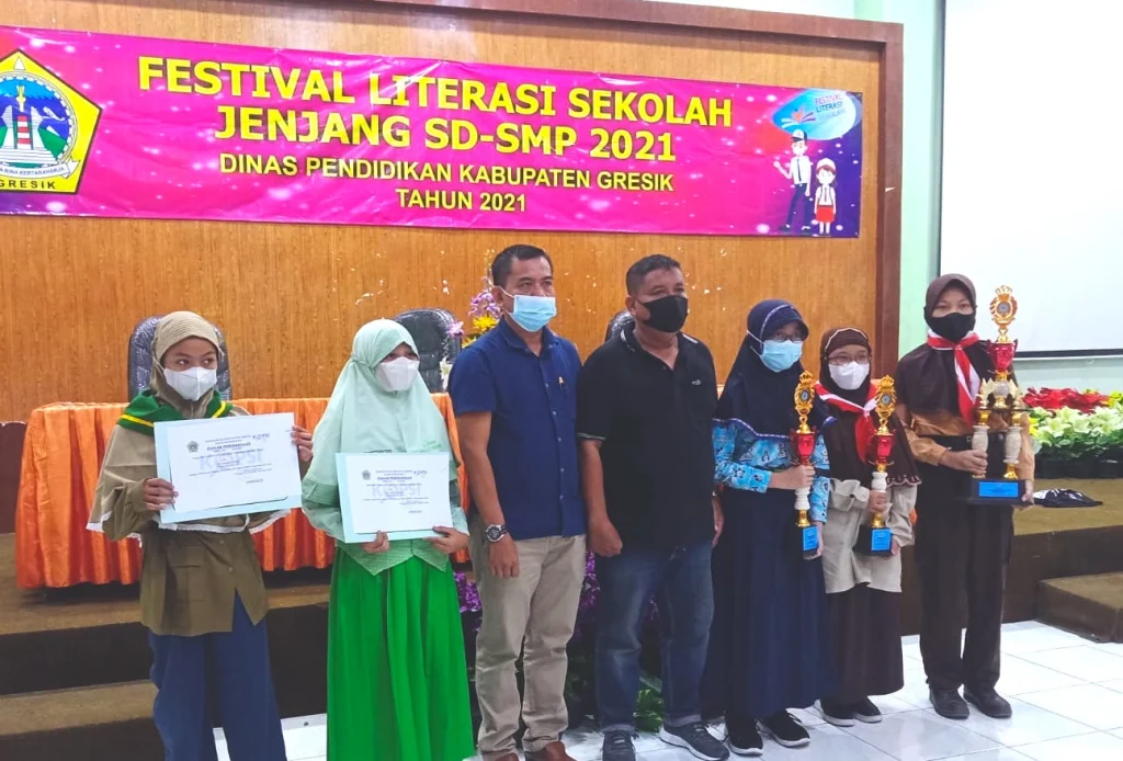 Cerita tentang Siswa SDMM yang Juara Lomba Menulis Surat
