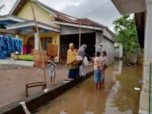 Cerita di Balik Aisyiyah Tanggul Baksos Banjir Pondok Joyo