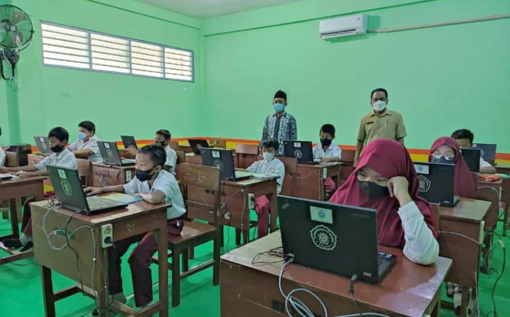 ANBK di SD Muhammadiyah Benjeng Diwarnai Siswa Terlambat karena Banjir