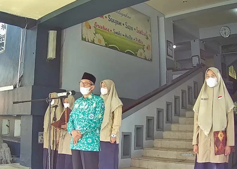 Smamda Surabaya Gelar Upacara Milad Muhammadiyah secara Hybrid