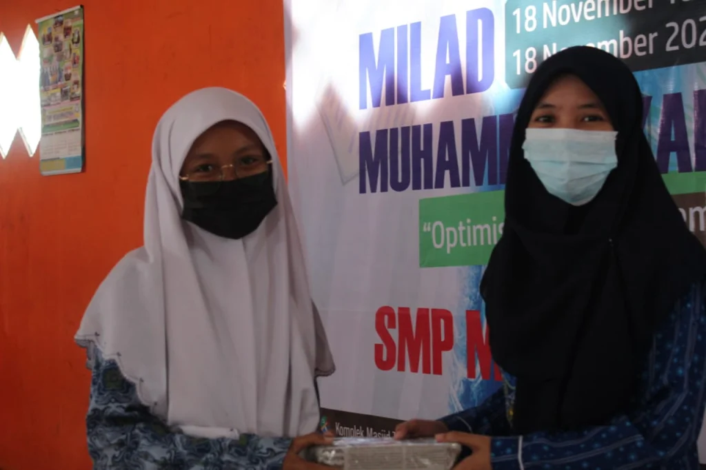 Nobar Berhadiah di SMP Mutuba