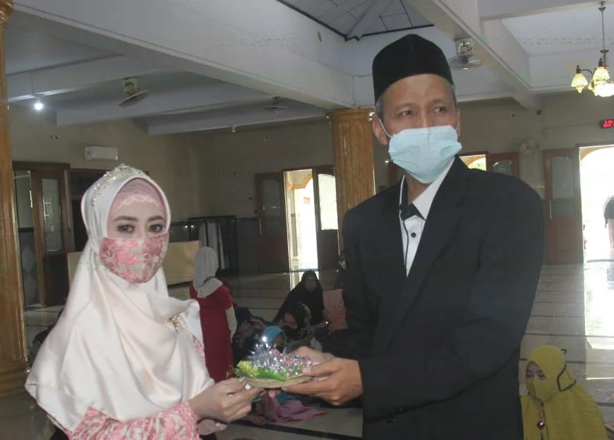 Sekretaris Nikah Lagi, Ketua yang Khotbah