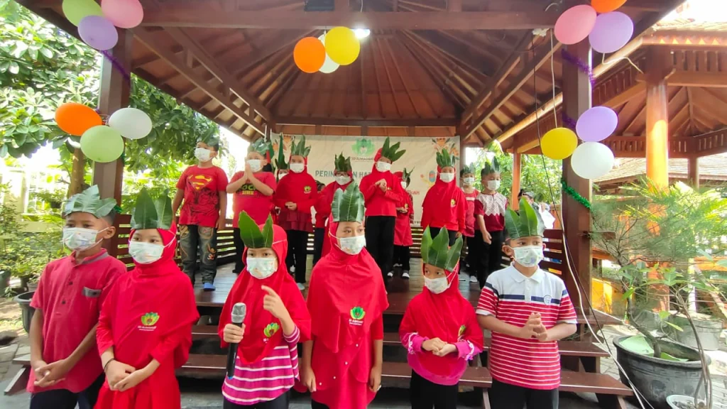 Cara Siswa SD Almadany Meriahkan Hari Guru Bikin Kaget Kepala Sekolah