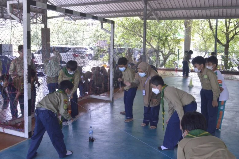 Fantastic Cara SD Mugeb Meriahkan Hari Guru