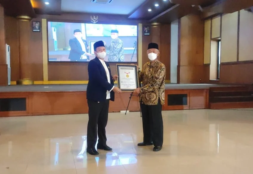Rekor MURI Itu Diserahkan ke Muhammadiyah Jatim