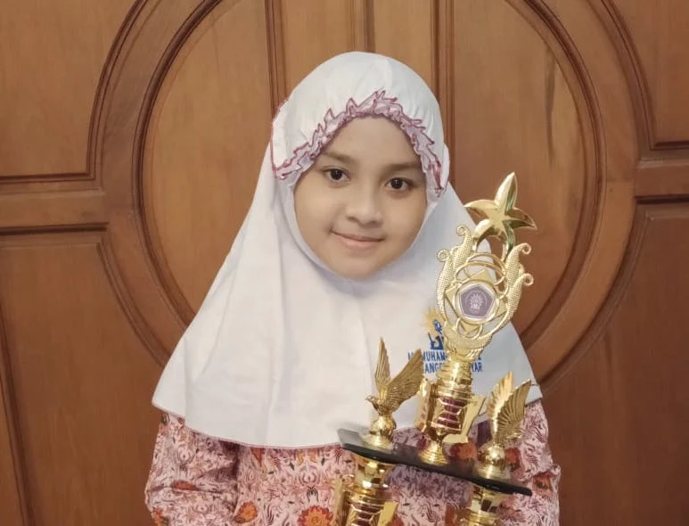 Siswa Mimdaka Juara Baca Puisi Tiga Kali dalam Sebulan