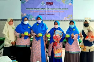 Turba ke Wringinanom, para Yunda Nasyiah Dapat Kue Tar