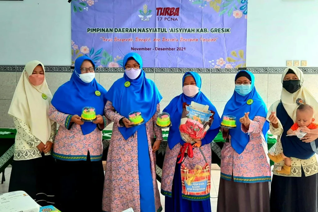 Turba ke Wringinanom, para Yunda Nasyiah Dapat Kue Tar