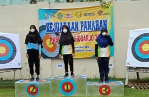 Latihan Diantar Ibu, Siswi SMP Miosi Juara I Panahan