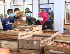 Gubernur Pastikan Kebutuhan Makanan Pengungsi Semeru Terpenuhi