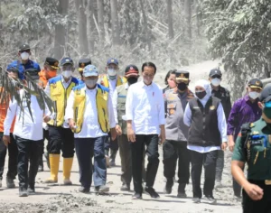 Presiden Jokowi Janji Perbaiki Infrastuktur akibat Erupsi Gunung Semeru